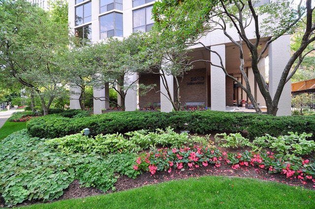 Primary Photo - 2650 N Lakeview Ave