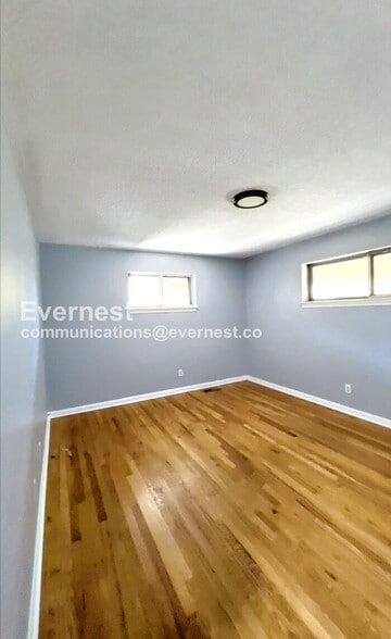 Building Photo - 18 Inglenook Dr