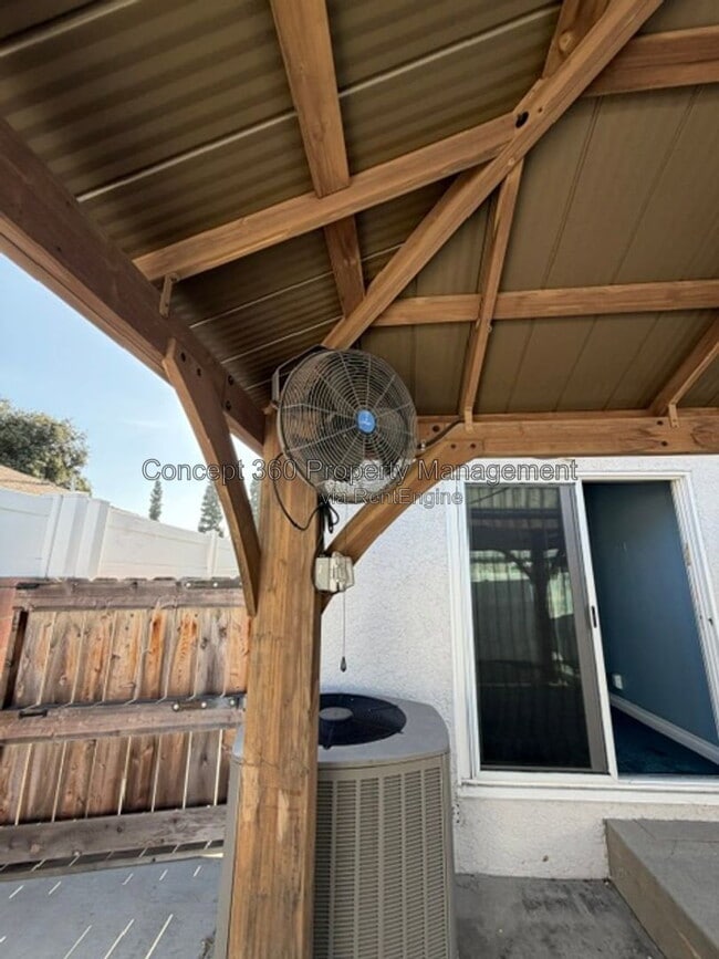 Building Photo - 5029 Fidler Ave