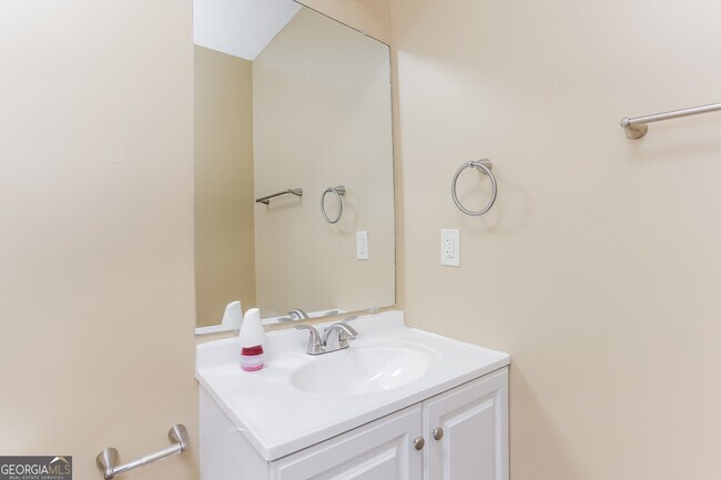 Building Photo - 595 Deering Dr