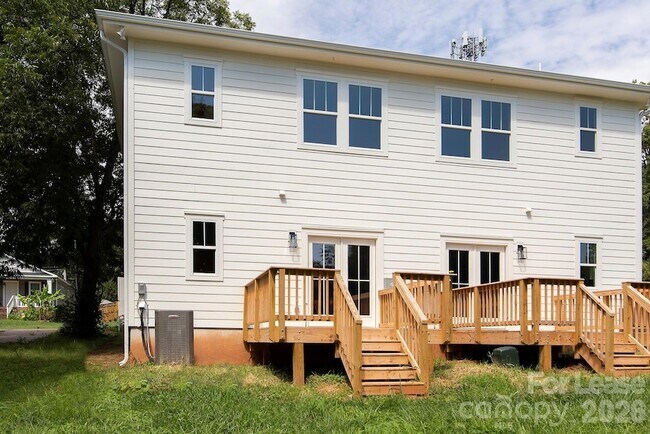 Building Photo - 2915 Ross Ave