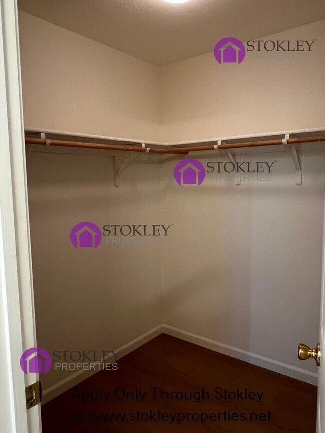 Building Photo - 1 Addison Ct