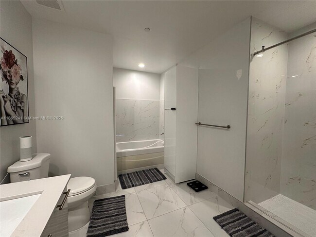 Building Photo - 950 Brickell Bay Dr