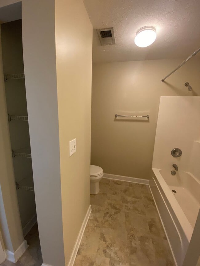 Building Photo - 2 bedroom/ 2 bath Woods of St Andrews condo available for rent in 40214 -  $1,200/month