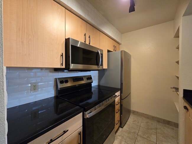 Building Photo - 941 Calle Mejia