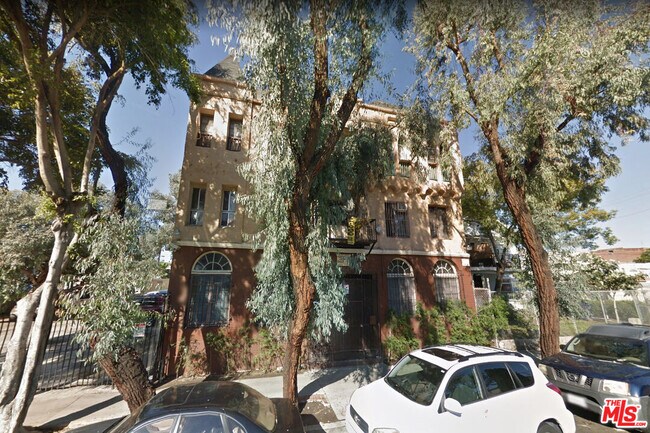 Building Photo - 1117 S Westlake Ave