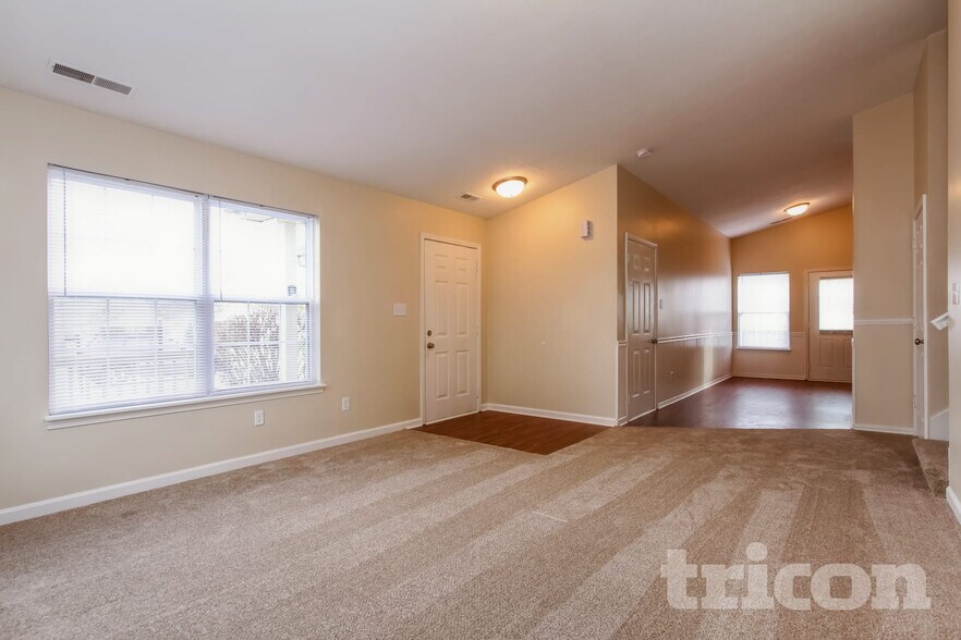 Building Photo - 4040 Dogwood Ln