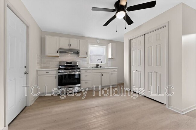 Building Photo - 1013 N 15th St