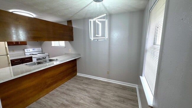 Building Photo - 2334 Sylvan Ct