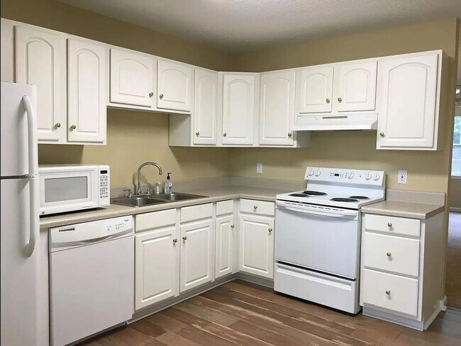 Building Photo - 2BR Condo Overlooking UGA Golf Course | On UGA Bus Line | Minutes to Campus