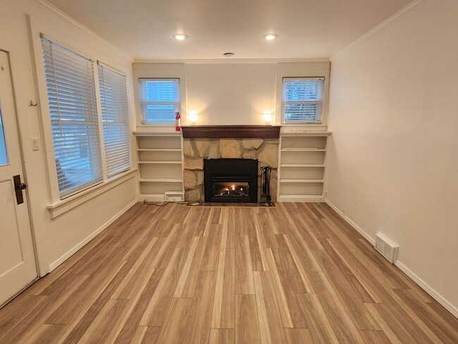 Building Photo - 350 SW State St