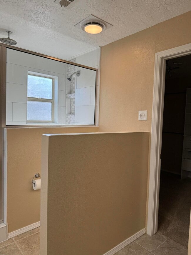 Building Photo - 10812 Fort Point Ln NE