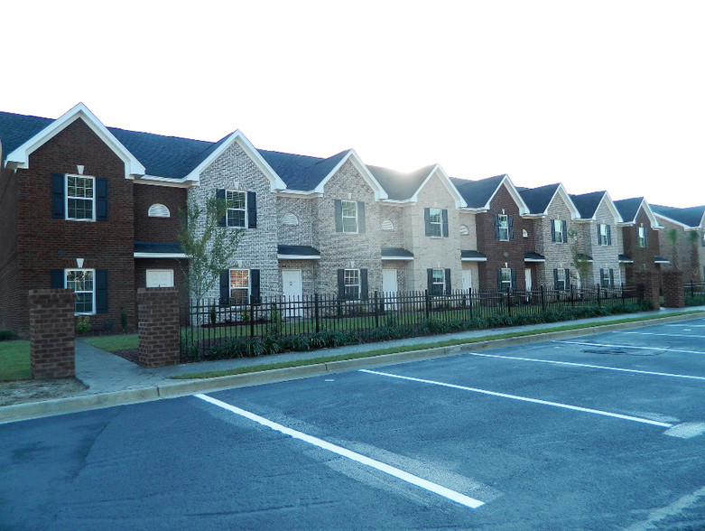 Building Photo - Stroud Townhomes