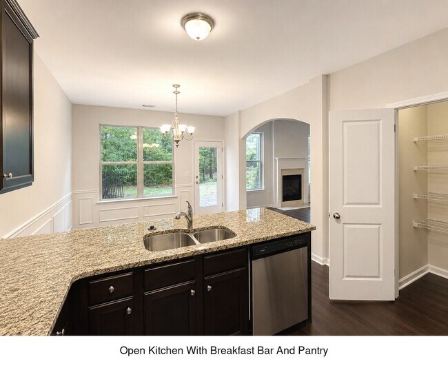 Building Photo - Move-In Ready Townhome in Coveted Castleberry Village Neighborhood
