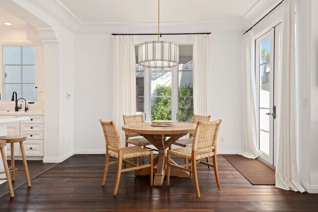 Building Photo - Villa Del Mar~ The Gorgeous gem in the Ame...