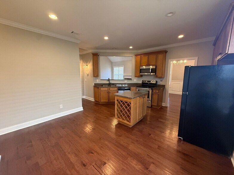 Building Photo - Well Maintained One Level Home in Gardens at Gatewood