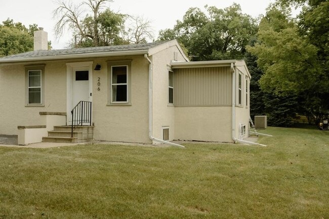 Building Photo - 206 State Ave