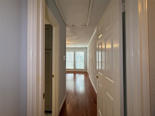 Building Photo - 3636 Lake St