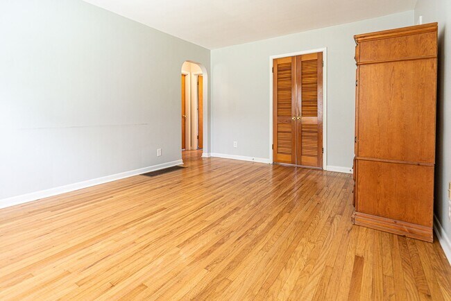 Building Photo - 2728 Riedling Dr