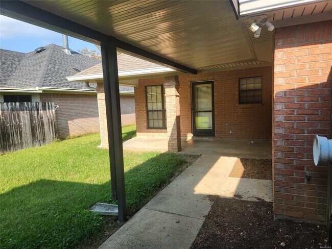 Building Photo - 549 Sheila Blvd