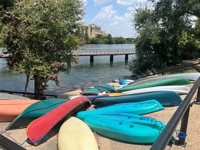 Building Photo - 500 E Riverside Dr