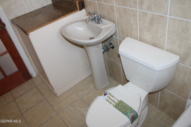 Building Photo - 9201 Mt Shasta Dr