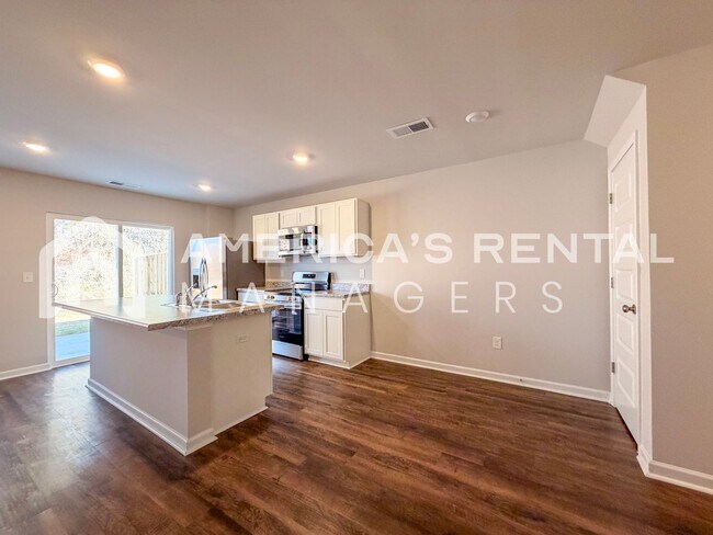 Building Photo - Bright and Spacious Lincoln Townhome for R...