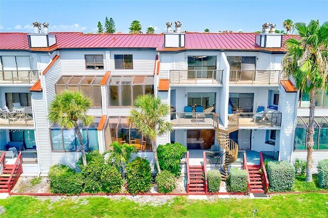 Building Photo - 557 Pinellas Bayway S