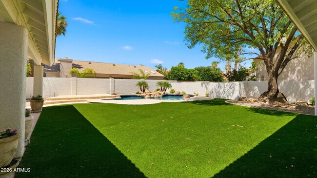 Building Photo - 8638 E Dahlia Dr