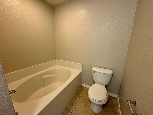 Building Photo - 609 Tamarin Ln