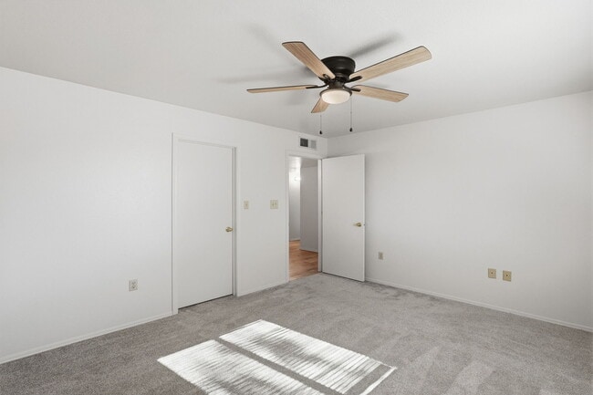 Building Photo - 7016 E Menlo St