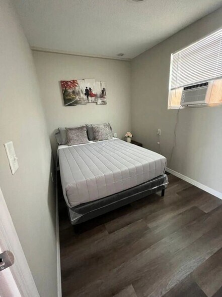 Building Photo - 6208 Pinewood Village Cir W