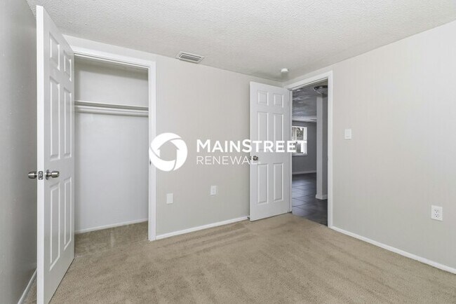 Building Photo - 3 Bedroom Pet-Friendly Home in Port Richey, FL with Main Street Renewal