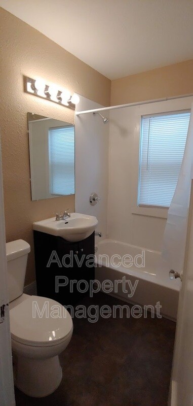 Building Photo - 3940 N 27th St