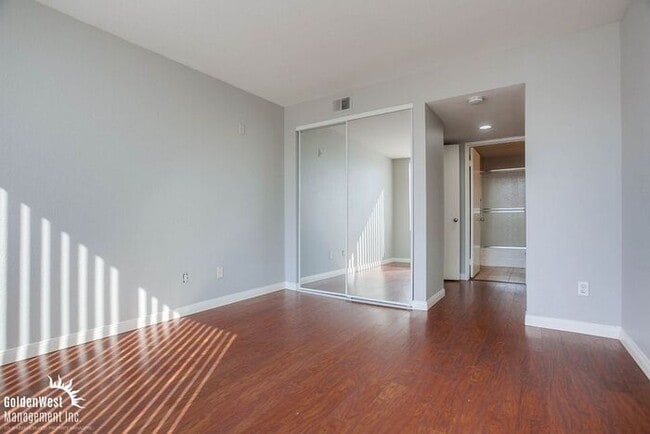 Building Photo - Charming 2Bdm 2Ba Condo in The Venetian Community of La Jolla