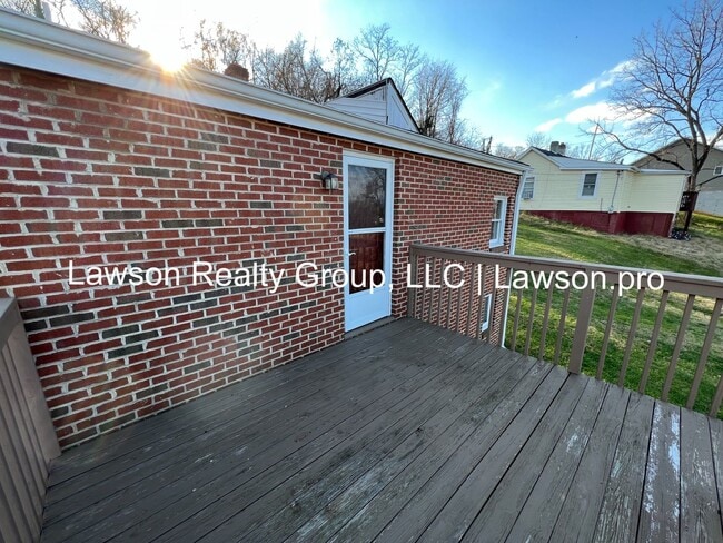 Building Photo - Charming Brick Home in Vinton with Finished Basement