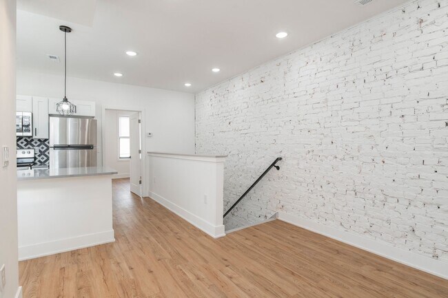 Building Photo - 3312 W Cumberland St