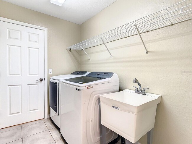 Building Photo - 2355 Hadley Way