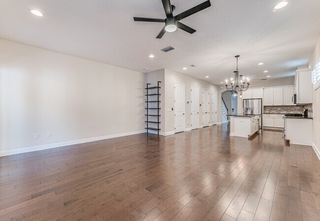 Building Photo - Stunning David weekly designed 3 BR+ OFFICE/ 2.5 BA / 2 Car executive townhouse in Hyde Park / So...