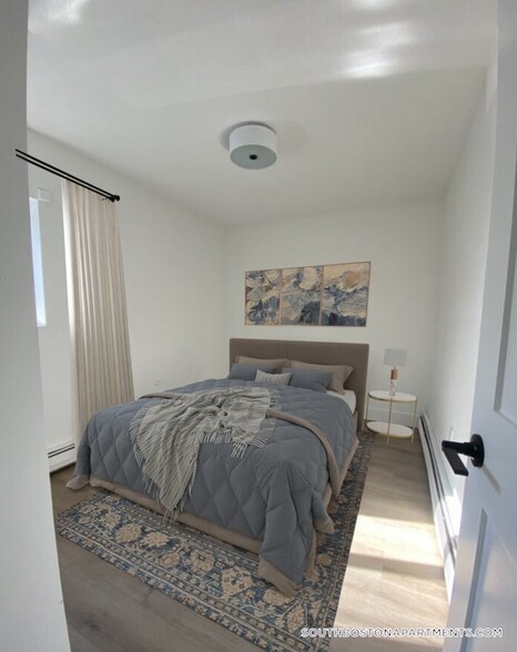 Building Photo - 741 E 6th St