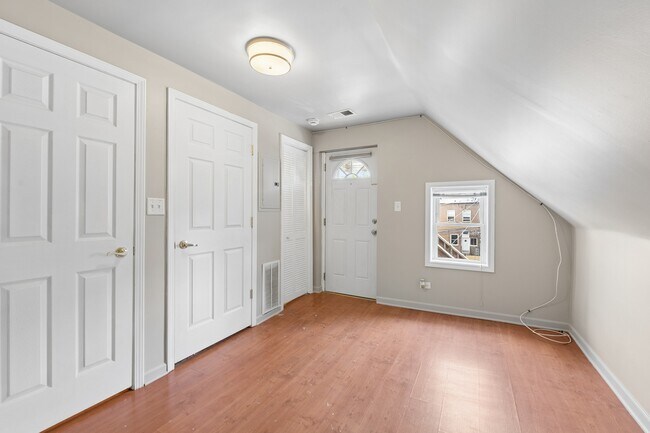 Building Photo - 919 S Bishop St