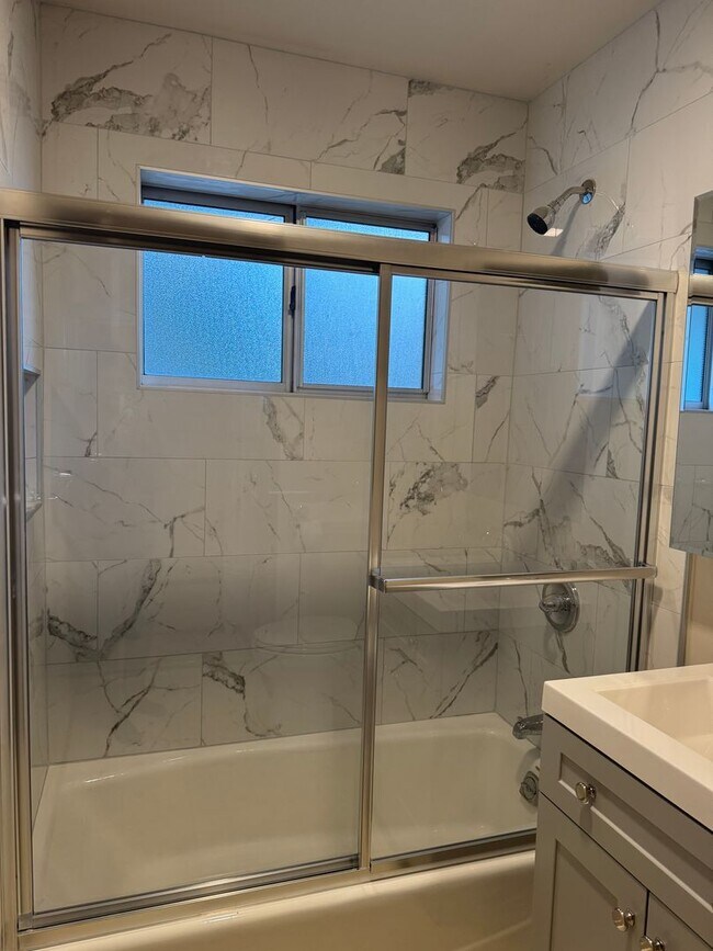 Building Photo - 370 Wright Ave