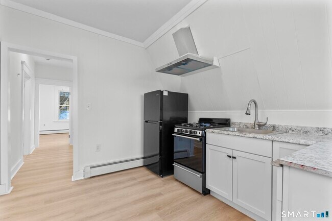 Building Photo - 141 Augur St