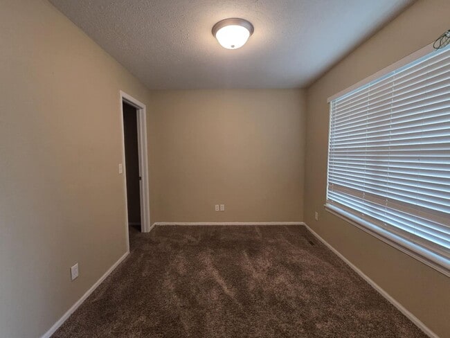 Building Photo - Large family corner lot home for rent!
