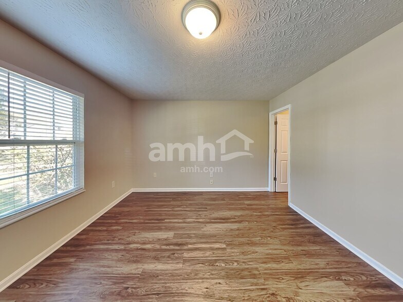 Building Photo - 1166 Linford Cir