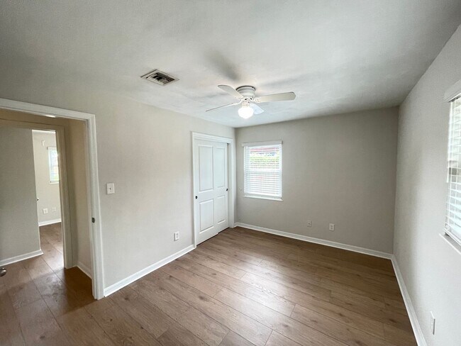 Building Photo - 44 S Cortez Ave