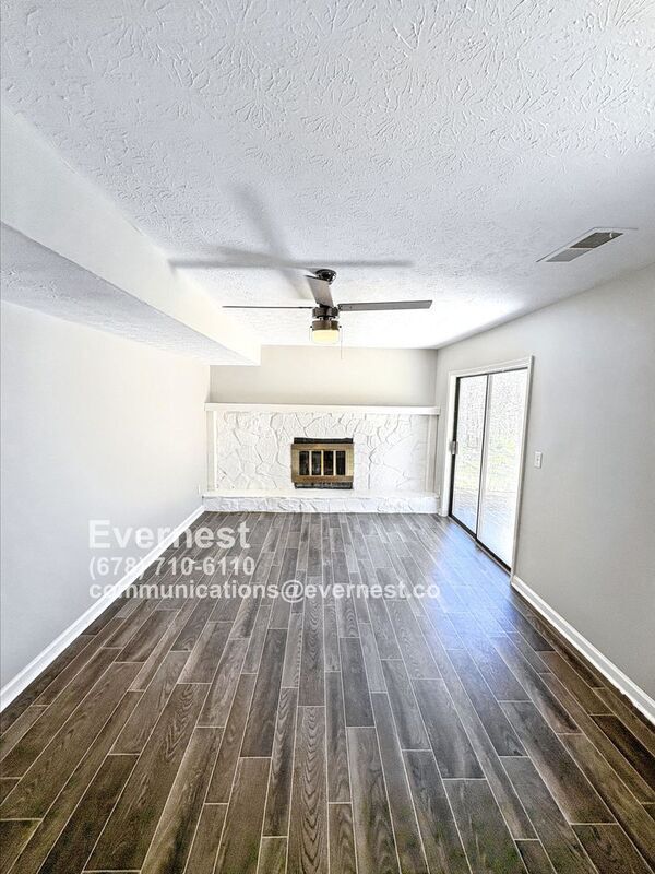 Building Photo - 4060 Day Trail S