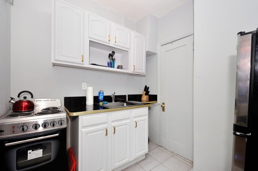 Building Photo - 173 E 91st St