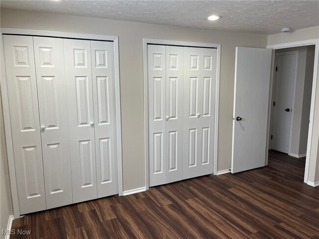 Building Photo - 8671 Ashwood Dr