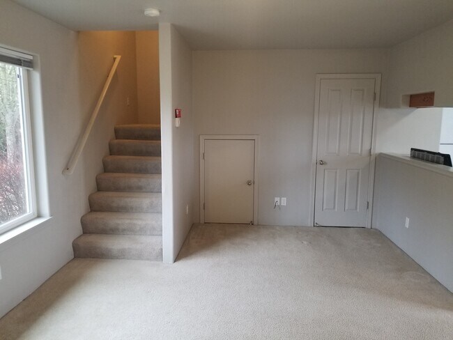 Building Photo - NE West